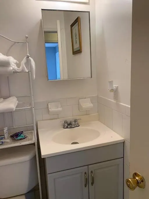 Homestay Large 3-Bedrooms/2-Bath Apt, One Block To Train New York United States