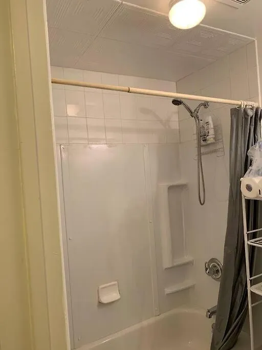 Large 3-Bedrooms/2-Bath Apt, One Block To Train New York 0*,  United States