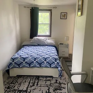 Cozy With Private Bathroom New York